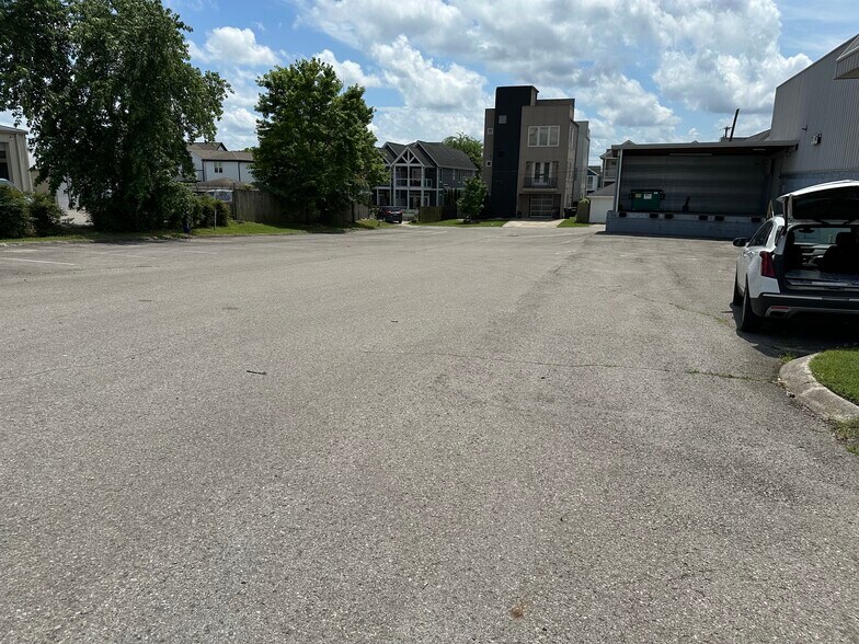 More Photos Of 6107 Centennial Blvd, Nashville Warehouse For Lease