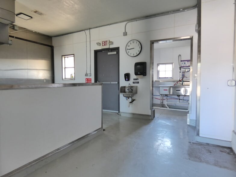 More Photos Of 1704 Avenue D, Rosenberg Specialty For Lease