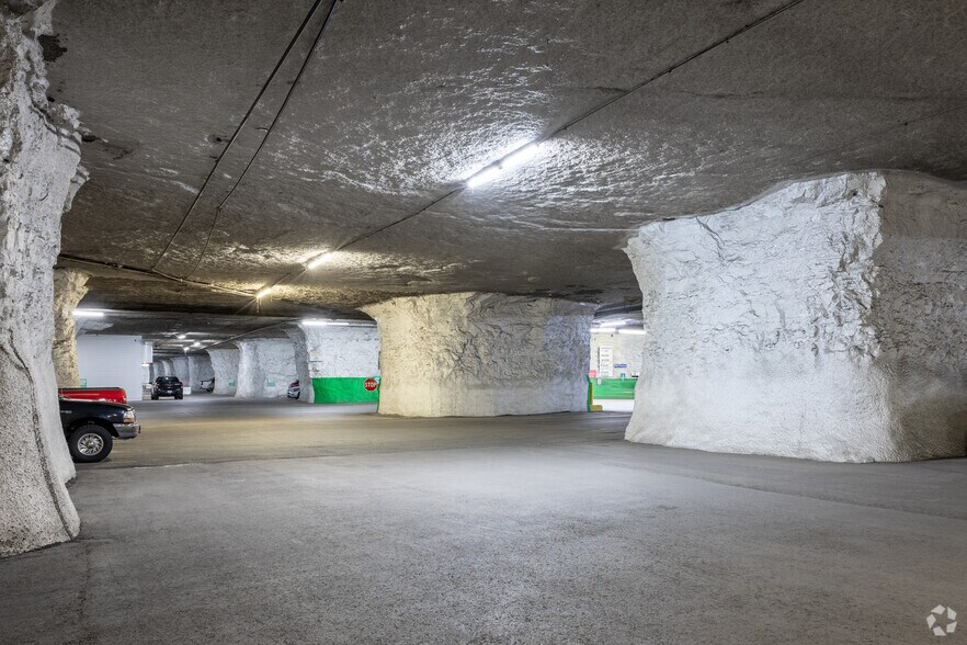 More Photos Of 8800 NE Underground Dr, Kansas City Warehouse For Lease