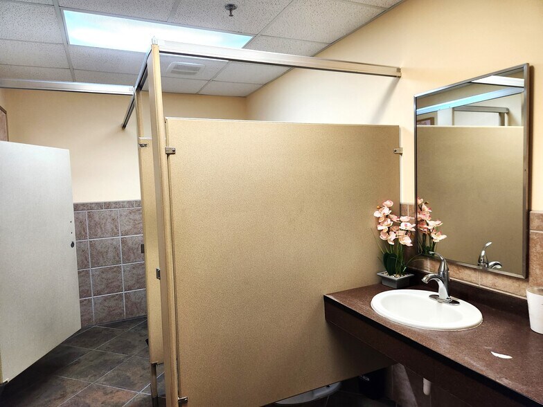 More Photos Of 153 Venture Dr, Brunswick General Retail For Sale