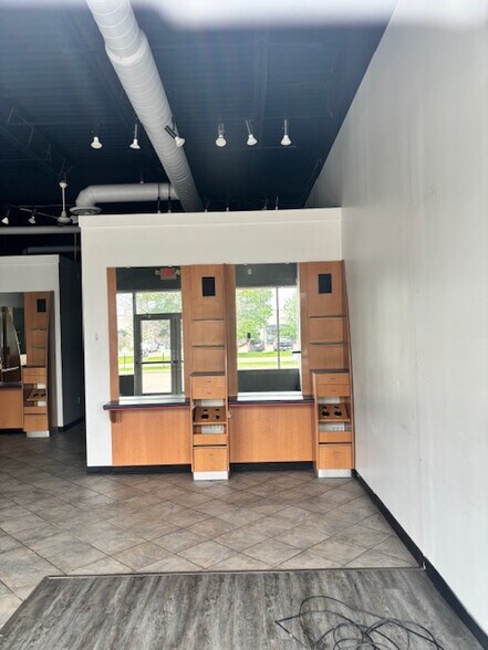 More Photos Of 310-390 El Dorado Dr, Jordan Unknown For Lease