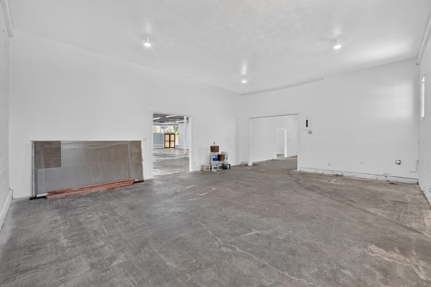 More Photos Of 3930 Broadway, Sacramento Freestanding For Sale