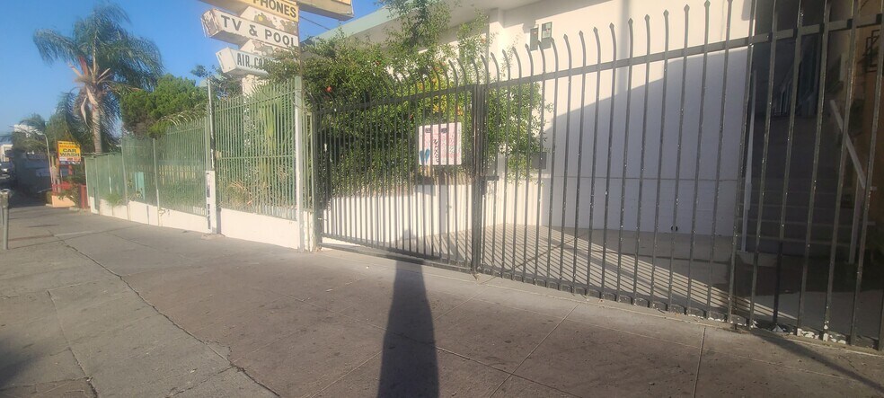 More Photos Of 2025 W 3rd St, Los Angeles Hotel For Lease
