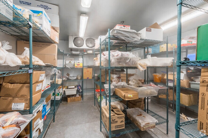 More Photos Of 1015-1025 Currie Ave, Minneapolis General Retail For Lease