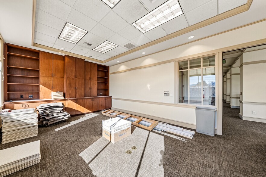 More Photos Of 1501 E McAndrews Rd, Medford Medical For Lease