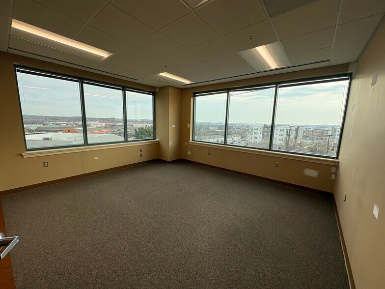 More Photos Of 8100 Sandpiper Cir, Nottingham Medical For Sale