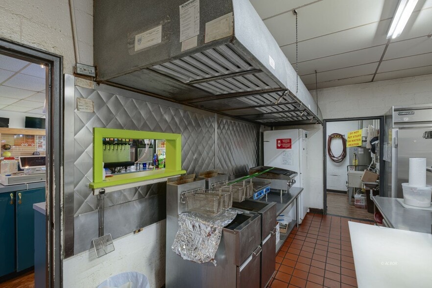 More Photos Of 1037 OH-7, Gallipolis Sports And Entertainment For Sale