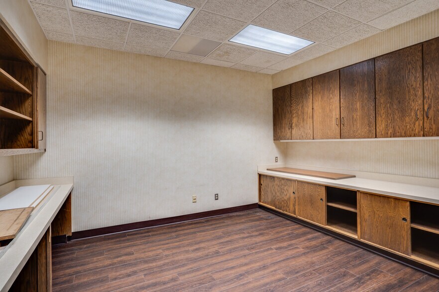 More Photos Of 2716 Commerce St, Wichita Falls Industrial For Sale