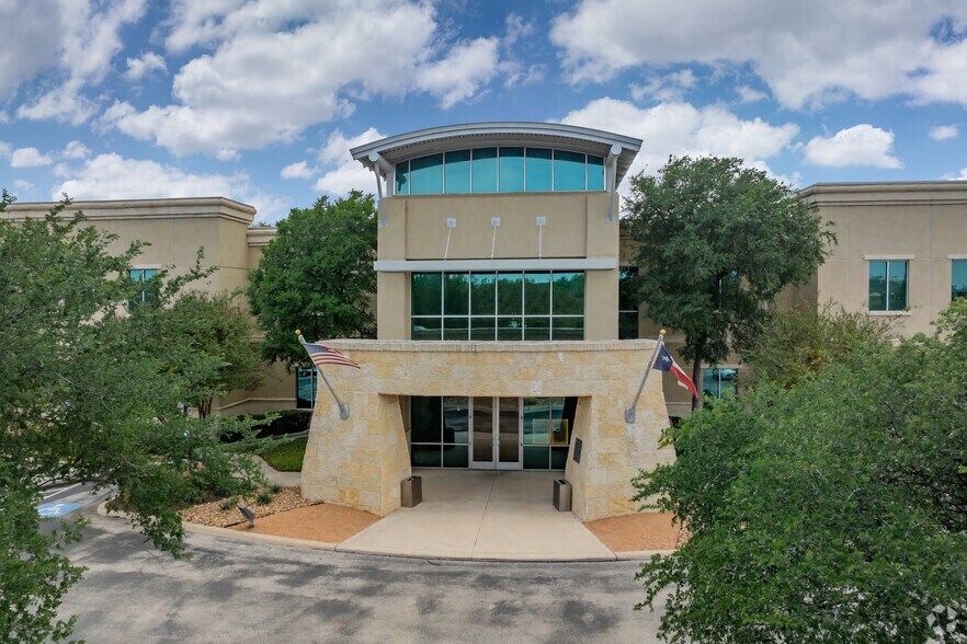More Photos Of 11603 W Coker Loop Rd, San Antonio Office For Lease