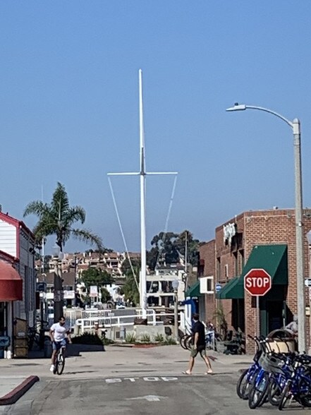 More Photos Of 701 E Balboa Blvd, Newport Beach Storefront Retail Residential For Lease