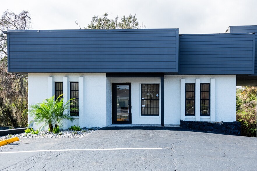 More Photos Of 11911-11915 Oak Trail Way, Port Richey Office For Sale