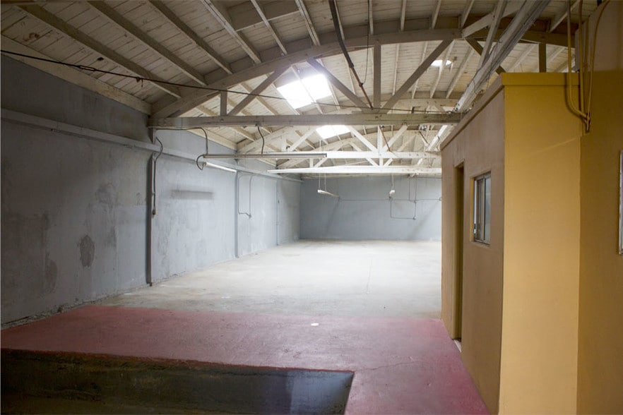 More Photos Of 3356 E 14th St, Los Angeles Warehouse For Lease