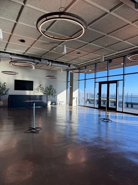 More Photos Of 850 Morrison Dr, Charleston Office For Lease