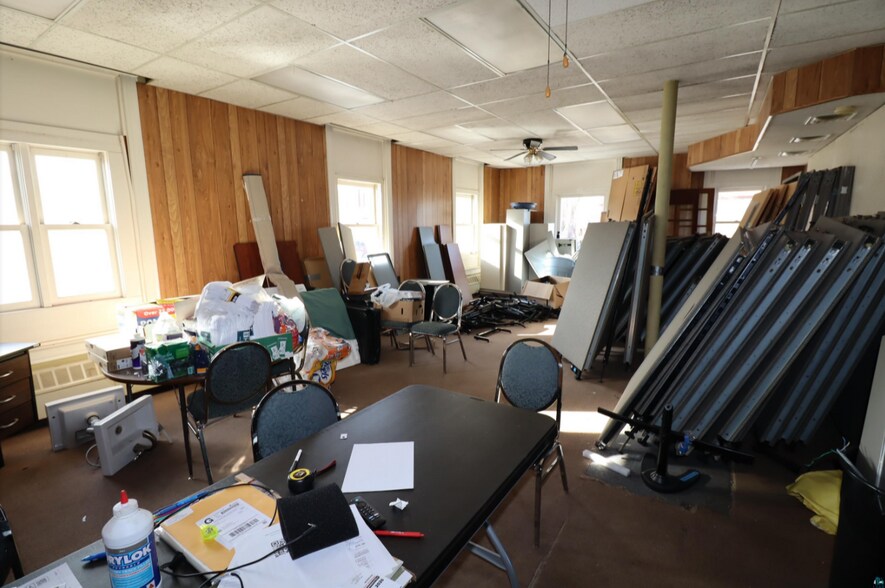 More Photos Of 220 Main St E, Ashland Office For Sale