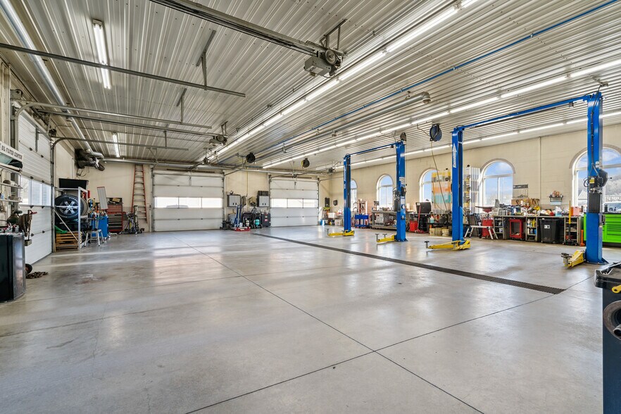 More Photos Of 702 Short St, Decorah Office For Sale