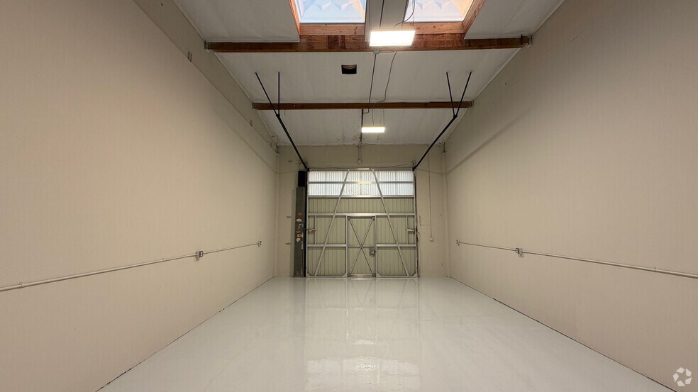 More Photos Of 350 E Orangethorpe Ave, Placentia Warehouse For Lease
