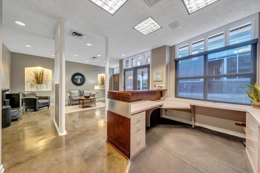 More Photos Of 131 Kirk Ave SW, Roanoke Office For Sale