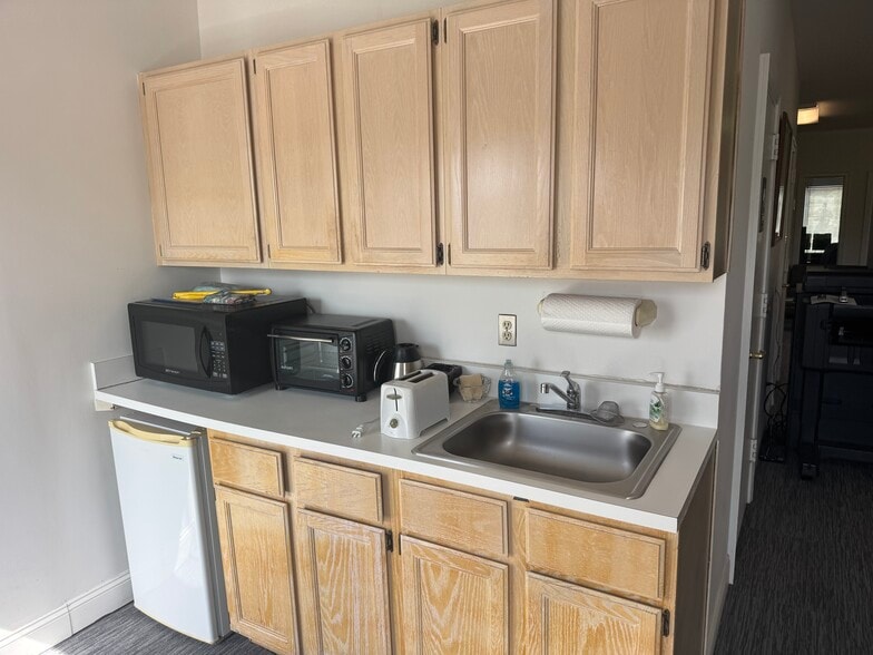 More Photos Of 8629 Sudley Rd, Manassas Office For Sale