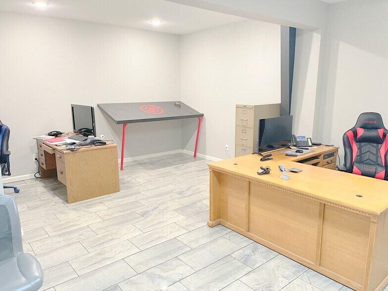 More Photos Of 132 W McLeroy Blvd, Saginaw Warehouse For Sale