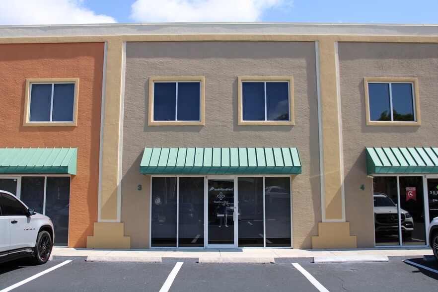 More Photos Of 1035 Collier Center Way, Naples Warehouse For Lease