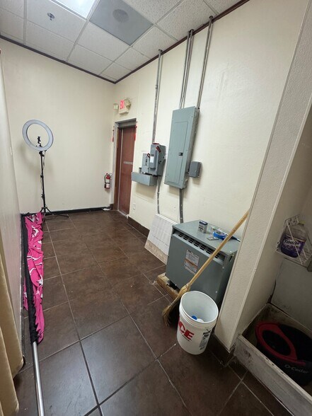 More Photos Of 6111-6127 N Fry Rd, Katy Unknown For Lease