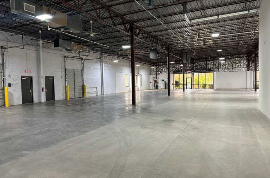 More Photos Of 1330 Kemper Meadow Dr, Cincinnati Light Manufacturing For Sale
