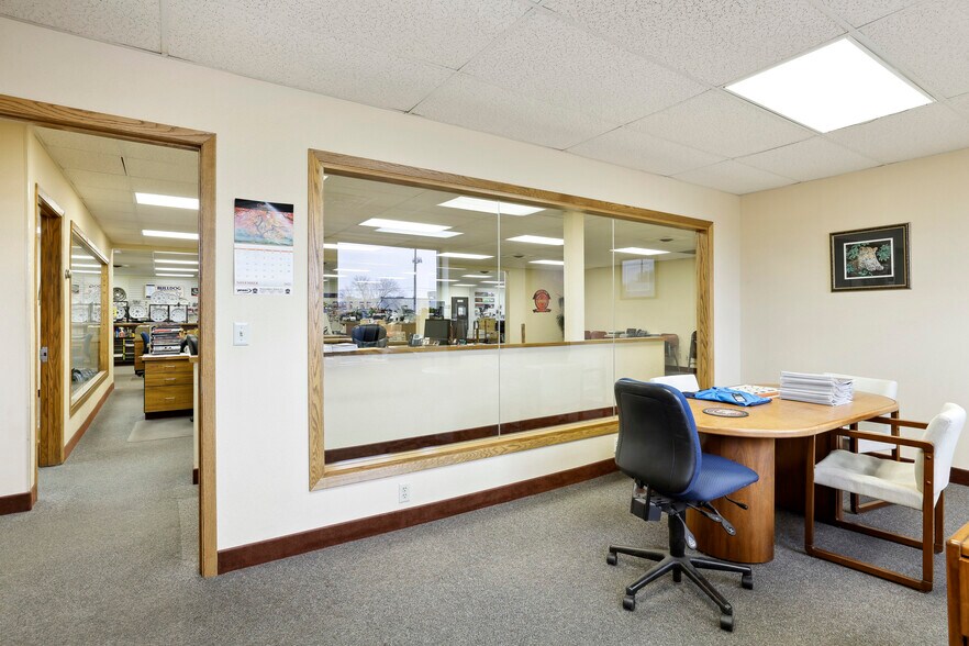 More Photos Of 2500 NE Kennedy St, Minneapolis Warehouse For Sale