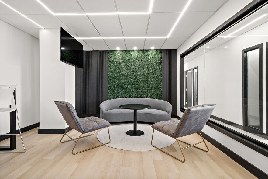 More Photos Of 3131 Boul de la Concorde E, Laval Coworking Space
