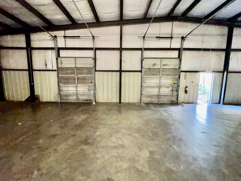 More Photos Of 117-D Liberty Dr, Thomasville Warehouse For Lease