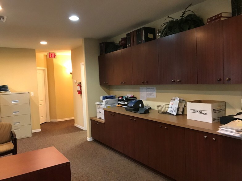 More Photos Of 18540-18544 N Dale Mabry Hwy, Lutz Office For Sale