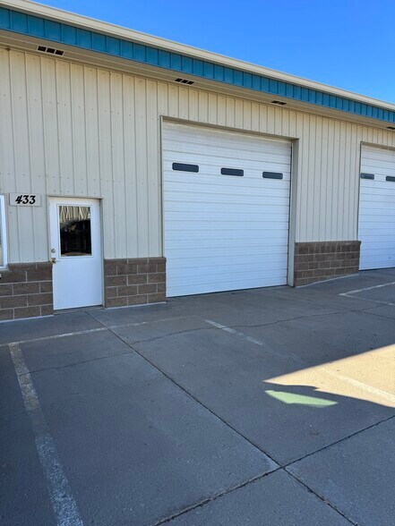 More Photos Of 427-445 N Denver Ave, Loveland Light Manufacturing For Lease