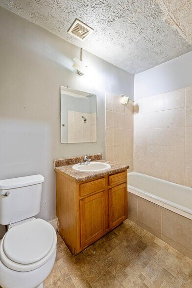 More Photos Of 1657 Sullivant Ave, Columbus Apartments For Sale