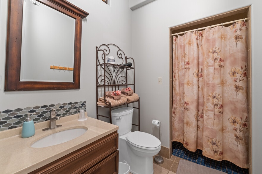 More Photos Of 603 N River St, Hot Springs Hotel For Lease