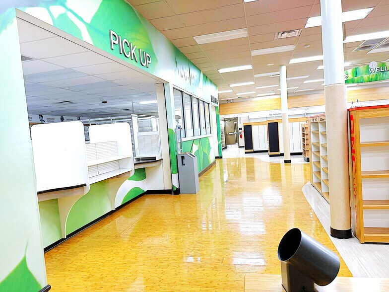 More Photos Of 636 N Main St, Phoenix General Retail For Lease