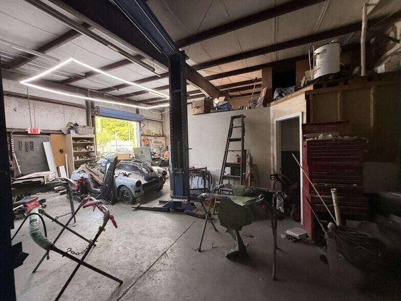 More Photos Of 5508 Benchmark Ln, Sanford Warehouse For Sale