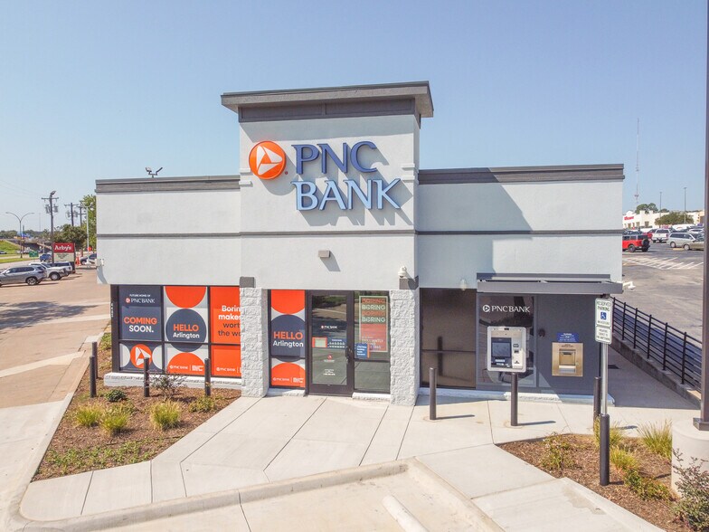 More Photos Of 4402 Little Rd, Arlington Bank For Sale