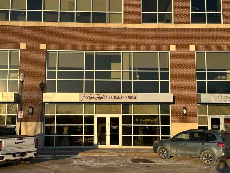 More Photos Of 1301-1303 5th St, Coralville Office For Lease