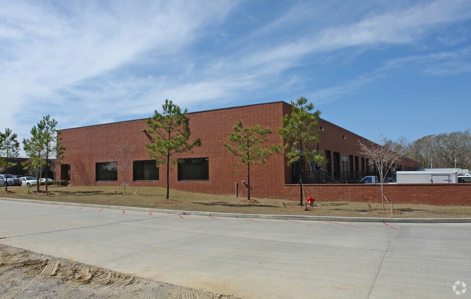 More Photos Of 14141 Airline Hwy, Baton Rouge Light Distribution For Lease