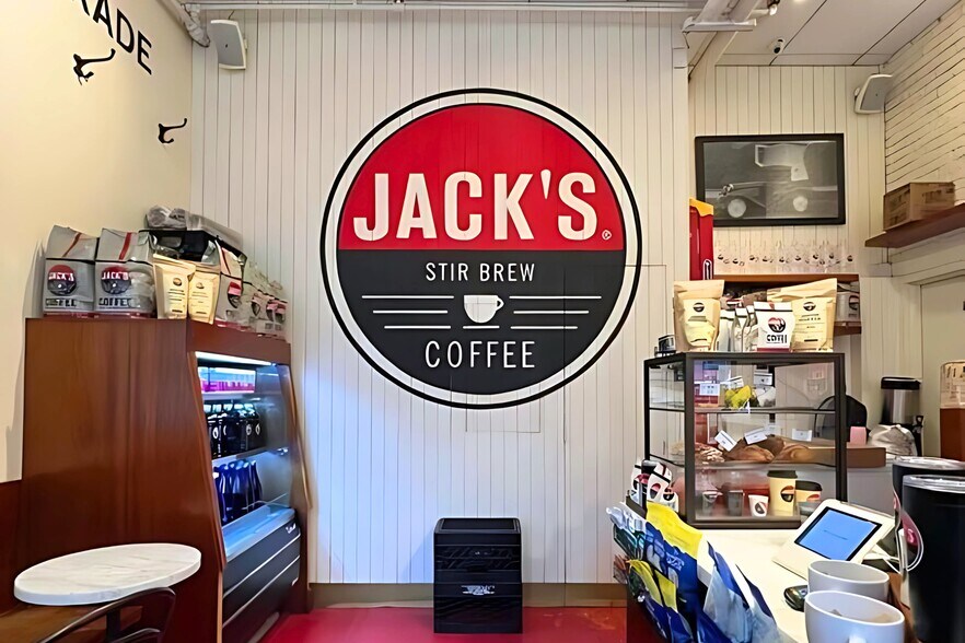 More Photos Of 117 Main St, Sag Harbor Storefront Retail Residential For Sale