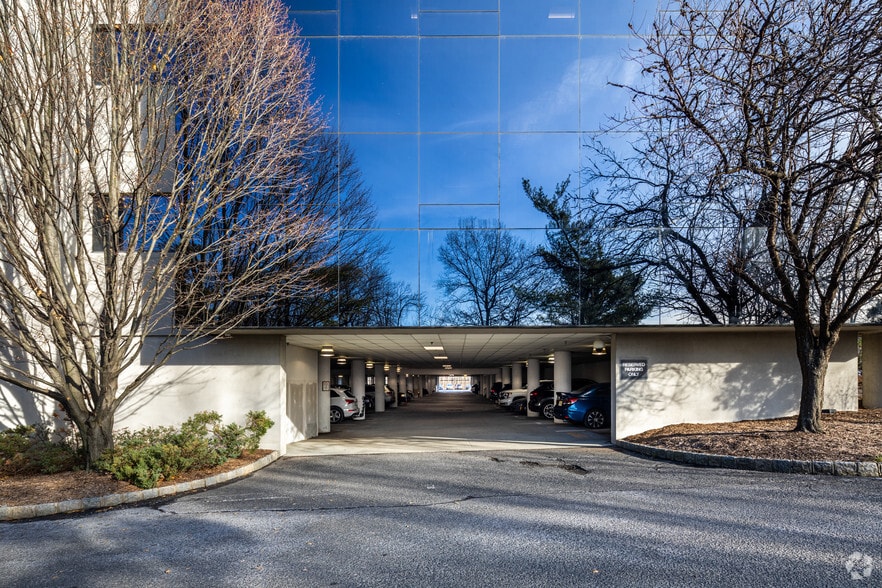 More Photos Of 695 US Highway 46, Fairfield Office For Lease