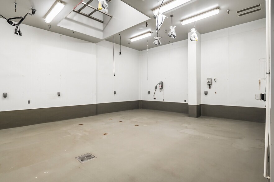 More Photos Of 295 W Lundgren Mill Dr, Sisters Food Processing For Lease