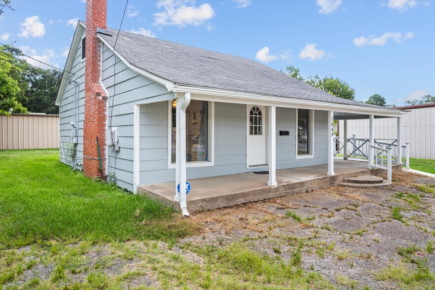 More Photos Of 1009 E Denman Ave, Lufkin General Retail For Sale