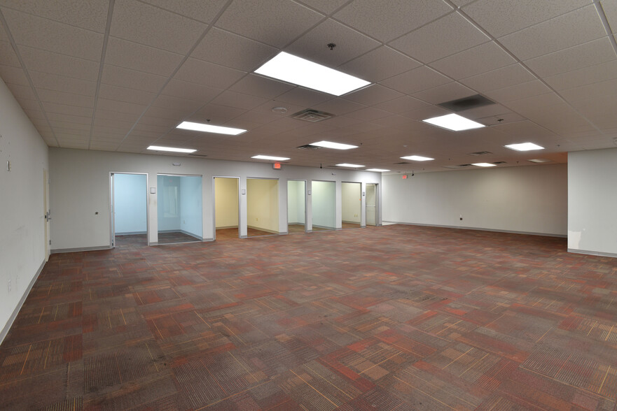More Photos Of 1800 Northeast Expy, Atlanta Showroom For Lease