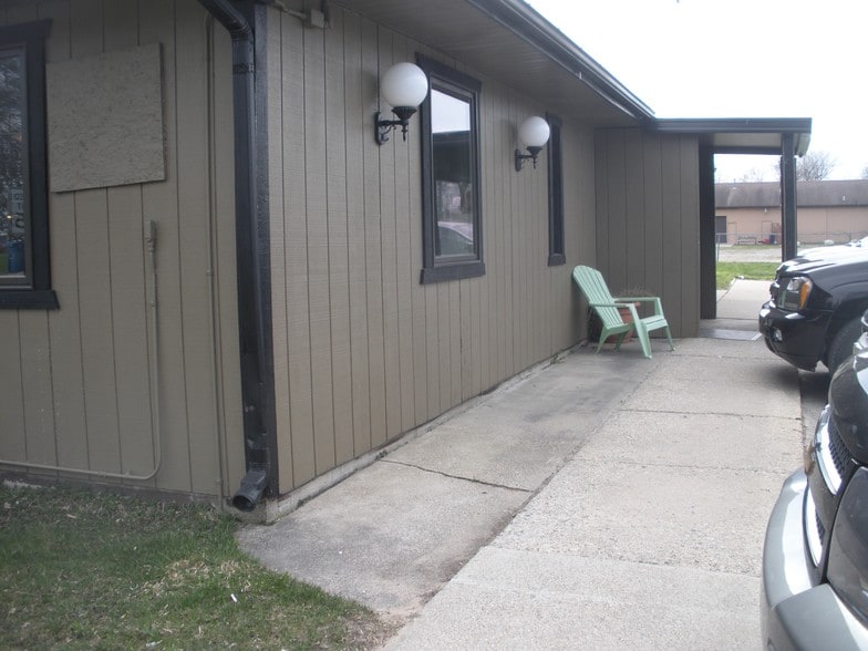 More Photos Of 1108 Estey Rd, Beaverton Restaurant For Sale