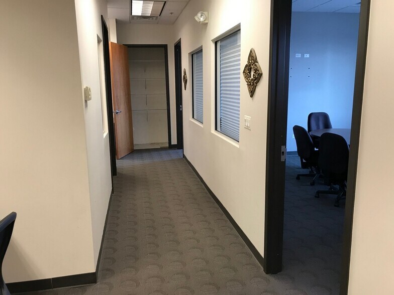 More Photos Of 9 Crystal Lake Rd, Lake In The Hills Office For Lease