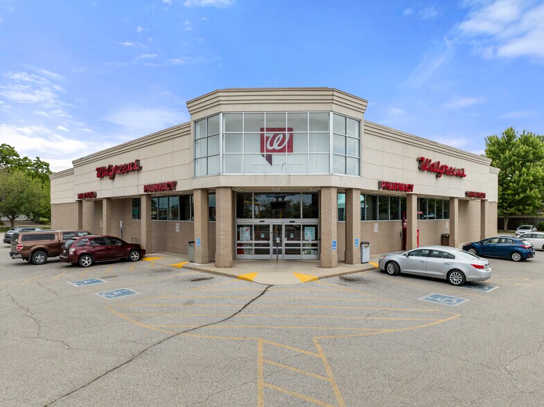 Primary Photo Of 1251 4th St, Mason City Drugstore For Sale