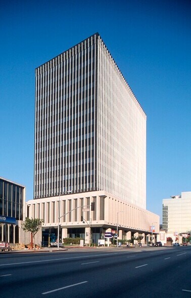 More Photos Of 15910 Ventura Blvd, Encino Office For Lease