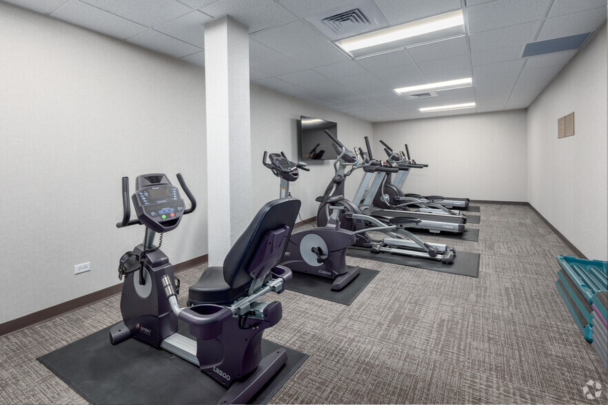 More Photos Of 188 Industrial Dr, Elmhurst Office For Lease