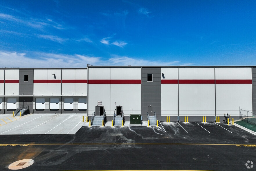 More Photos Of 1996 Northgate Commerce Pky, Suffolk Distribution For Lease