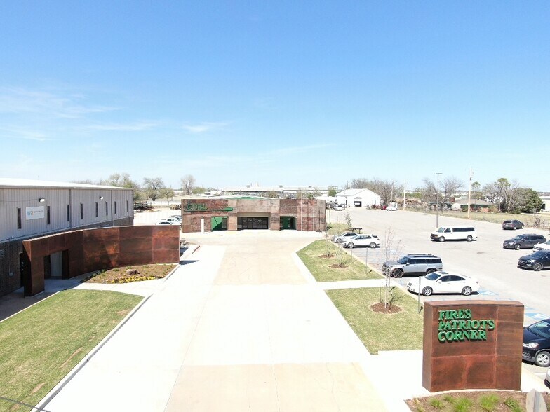 More Photos Of 2 SE Lee Blvd, Lawton Office For Lease